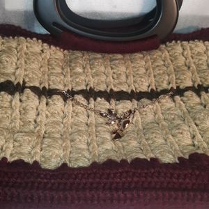 CUTE KNITTED BAG WITH GOLD-TONE LEAF PENDANT